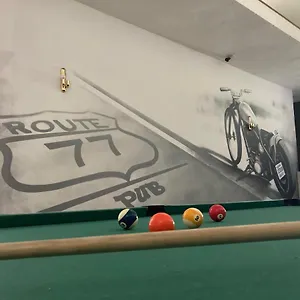  Hostal Route77